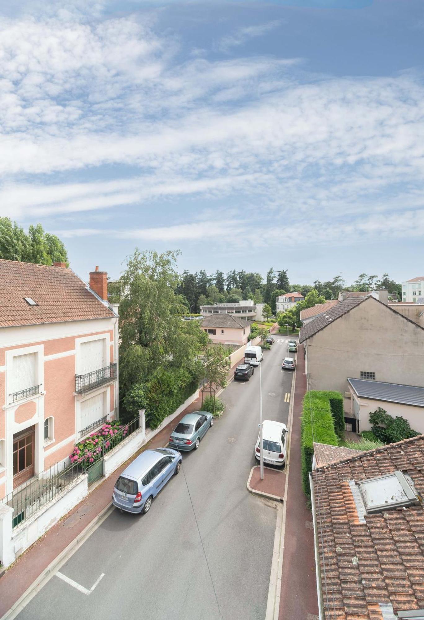 Le Grenet - Appartement Design En Duplex Vichy Exterior photo